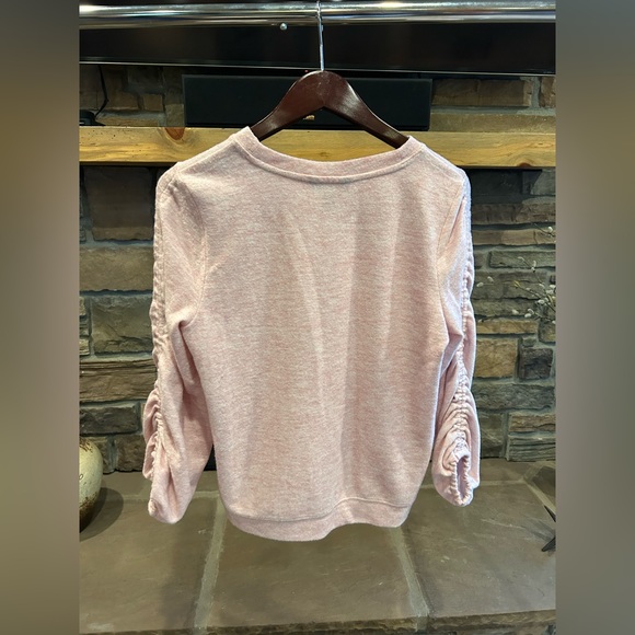 Woman’s Pink Simply Vera Vera Wang Sweater - Picture 2 of 3